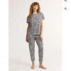 Leopard Print Women's Pajama Set - Black and White